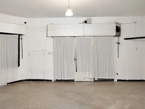 LOCAL COMERCIAL FRAG. SARMIENTO ESQ. VERA MUJICA