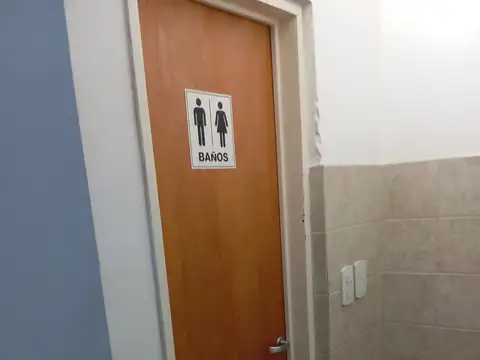 Local en Alquiler en Jose Leon Suarez, $ 450.000