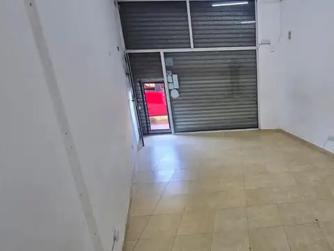 Local en Jose León Suarez