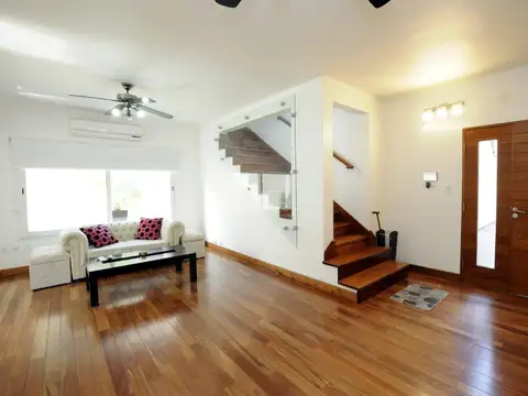 Casa en Venta en Sarandi, USD 245.000