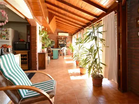 Casa 6 ambientes con 3 baños