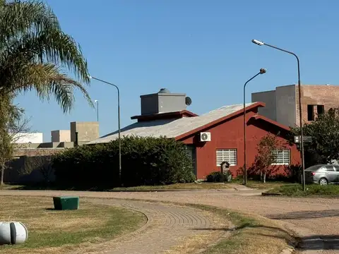 M. Viotti de Bolatti esquina Pilar Montserrat al 100