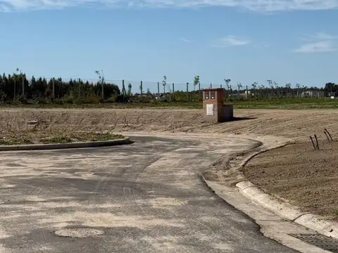 Av Del Golf Y Av De Los Lagos