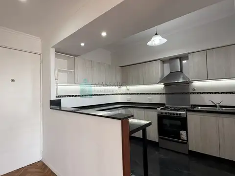 Departamento 4 ambientes con balcón y lavadero, Liniers.