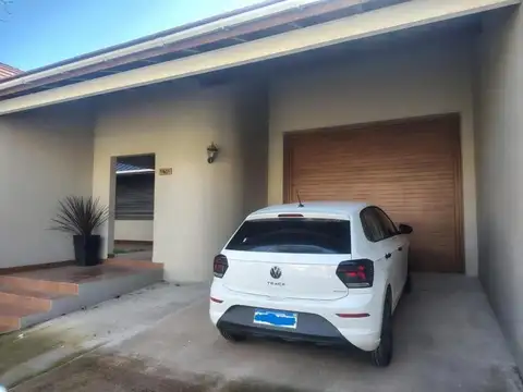 Casa en venta - 3 Dormitorios 4 Baños - Mar del Plata