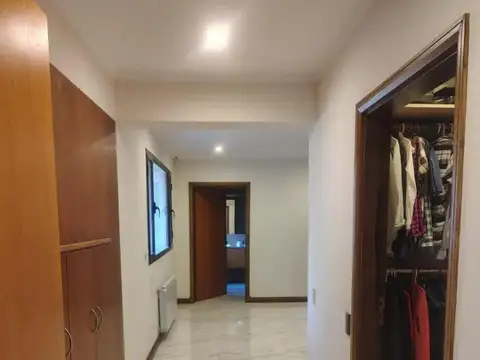 Casa 9 ambientes con 3 baños