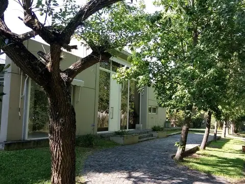 VENDO -CASA-COUNTRY NAUTICO-AMARRA-boat center-tigre.gba norte,3 dormitorios 2 baños