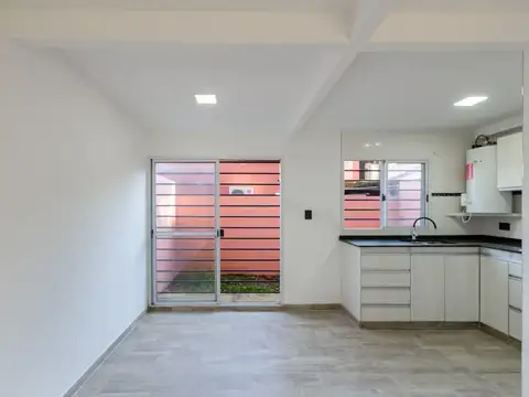 Depto Tipo Casa en Venta 8 años