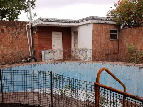 Casa 8 ambientes con 3 baños