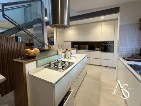 Casa 6 ambientes con 3 baños