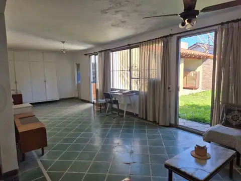 CASA 5 AMBIENTES EN VENTA BANFIELD APTA CREDITO