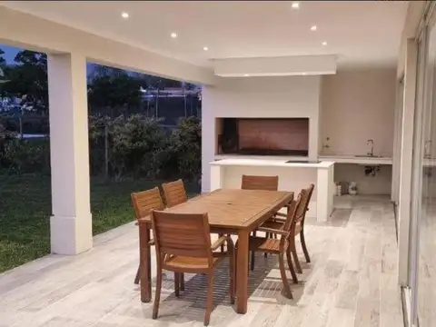 Casa 5 ambientes con 3 baños