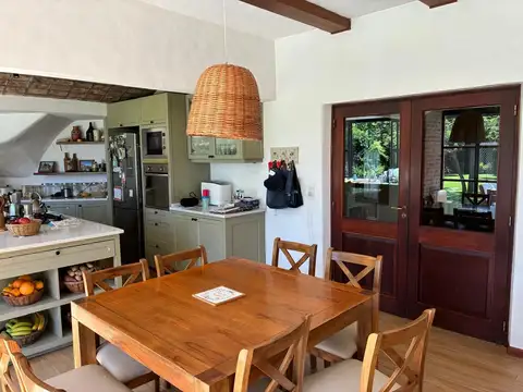 Casa en Alquiler Temporal con 2 cocheras