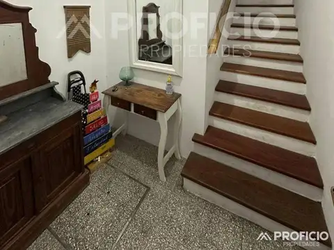 Local comercial y departamentos en block en Berazategui