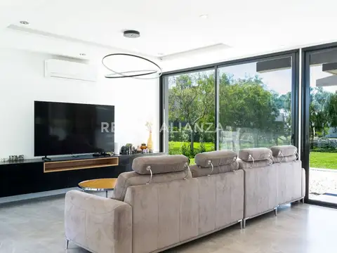 Casa en Venta en Tristan Suarez, USD 399.000