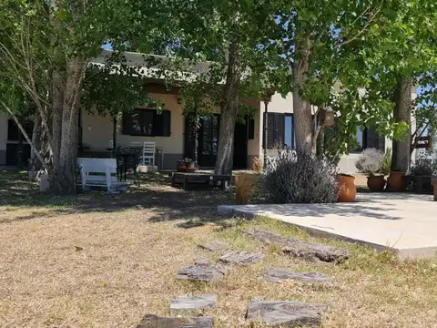 Venta casa chacra 4 ambientes Barrio La Catalina Carlos Keen Lujan