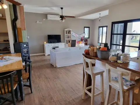 Venta casa chacra 4 ambientes Barrio La Catalina Carlos Keen Lujan