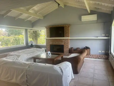 Casa 5 ambientes con 3 baños