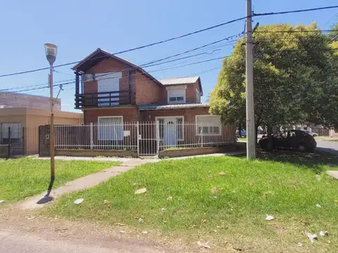 Venta Casa 3 Dorm Cochera Pileta - Baigorria