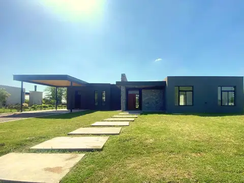 Avenida Fernández Beschtedt 1000