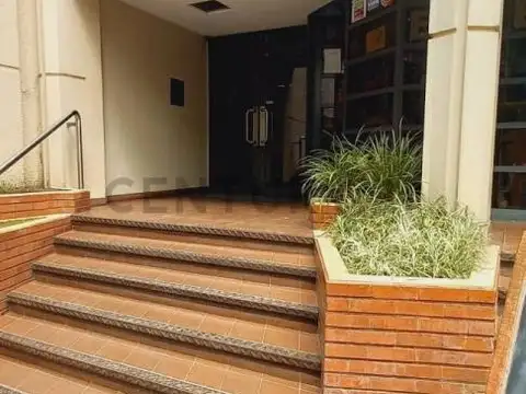 Venta de Oficina en Tribunales, La Plata. 37 m2, recepcion y dos despachos