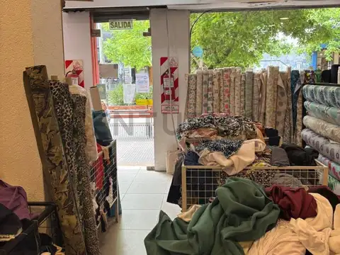 VENDEMOS LOCAL COMERCIAL SOBRE CALLE CANTILO