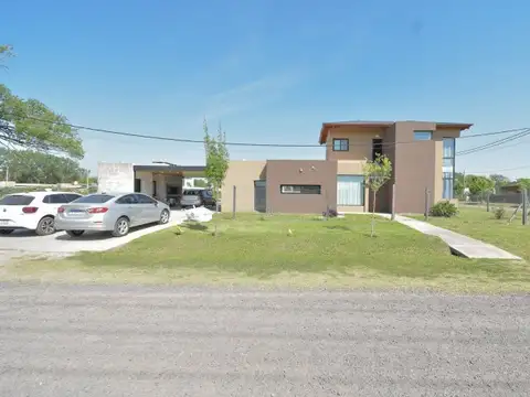 Casa 4 ambientes con 3 baños