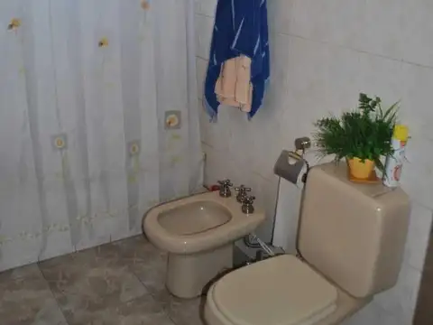 Casa en Venta en Gonnet [Cod: 496]