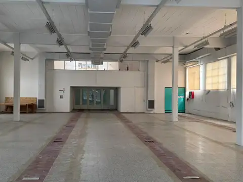 Depósito de 345 m2 cubiertos en Florida