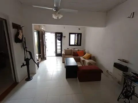 Casa 6 ambientes con 2 baños