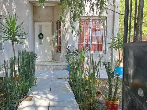 Casa de 5 amb. a la Venta en B° La Unión Ezeiza