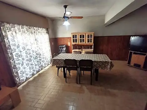 VENTA CASA AL FRENTE 2 DORMITORIOS COCHERA PATIO