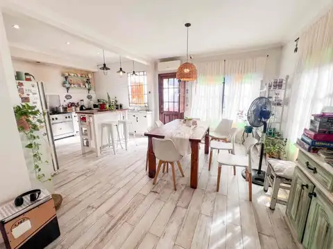 Valentín Alsina 900