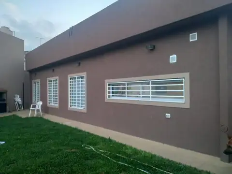 VENTA CASA 4 AMBIENTES GARAGE SANTOS LUGARES