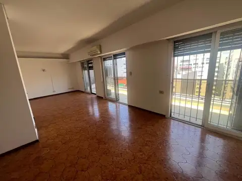 Venta. Departamento 5 ambientes. Cochera. Amenabar y Zabala.