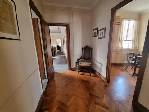 Muy linda y Luminosa oficina/departamento de estilo en piso alto  en San Nicolás.