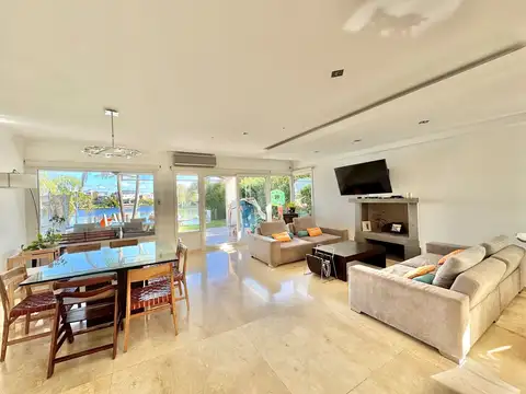 Casa 7 ambientes con 4 baños