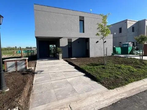 Casa en Venta en Pilar Del Este, USD 254.000