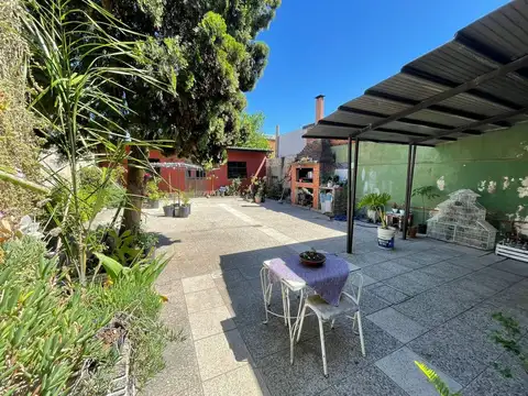 CASA  3AMB EN LANUS C/ PATIO Y LOCAL APTO CREDITO