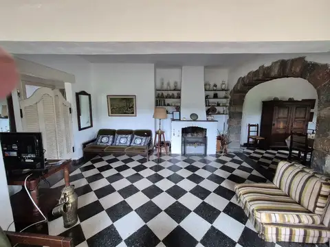 Venta 2 casas con gran Terreno en Valle Hermoso