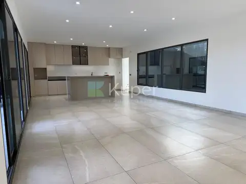 Casa 4 ambientes con 4 baños