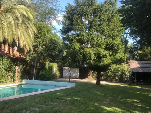 CASA 4 ambientes Venta Parque Leloir Pileta 900 ms
