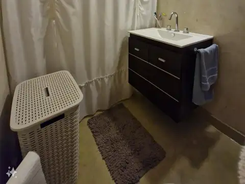 Casa de dos pisos con 4 dormitorios