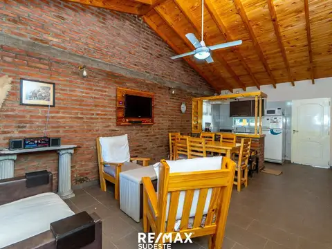 Casa en Venta con 2 cocheras