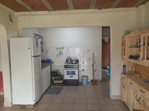 Casa 7 ambientes con 2 baños