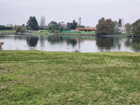 Barrio La Isla macrolote en venta a la laguna
