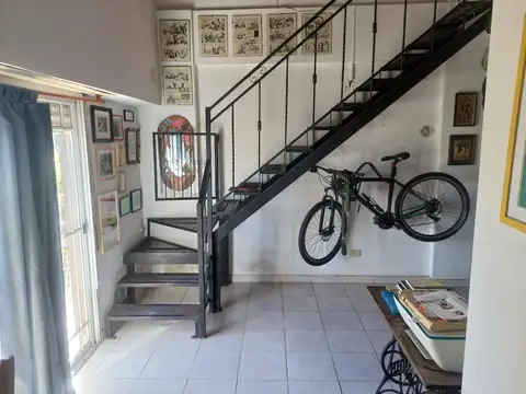 EXCELENTE DEPARTAMENTO DE 2 AMBIENTES T/DUPLEX DORM CON VESTIDOR BCON AL FRENTE EDIFICIO C/ ASCENSOR