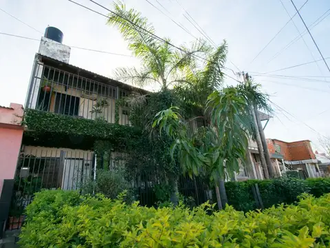 CASA "BARRIO EL POZO" CON QUINCHO Y PILETA