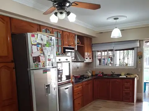 Casa en Venta con 3 cocheras