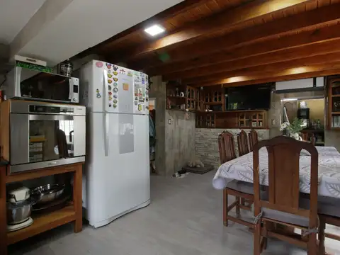 Venta casa 6 amb, pileta, quincho, jardín, jacuzzi